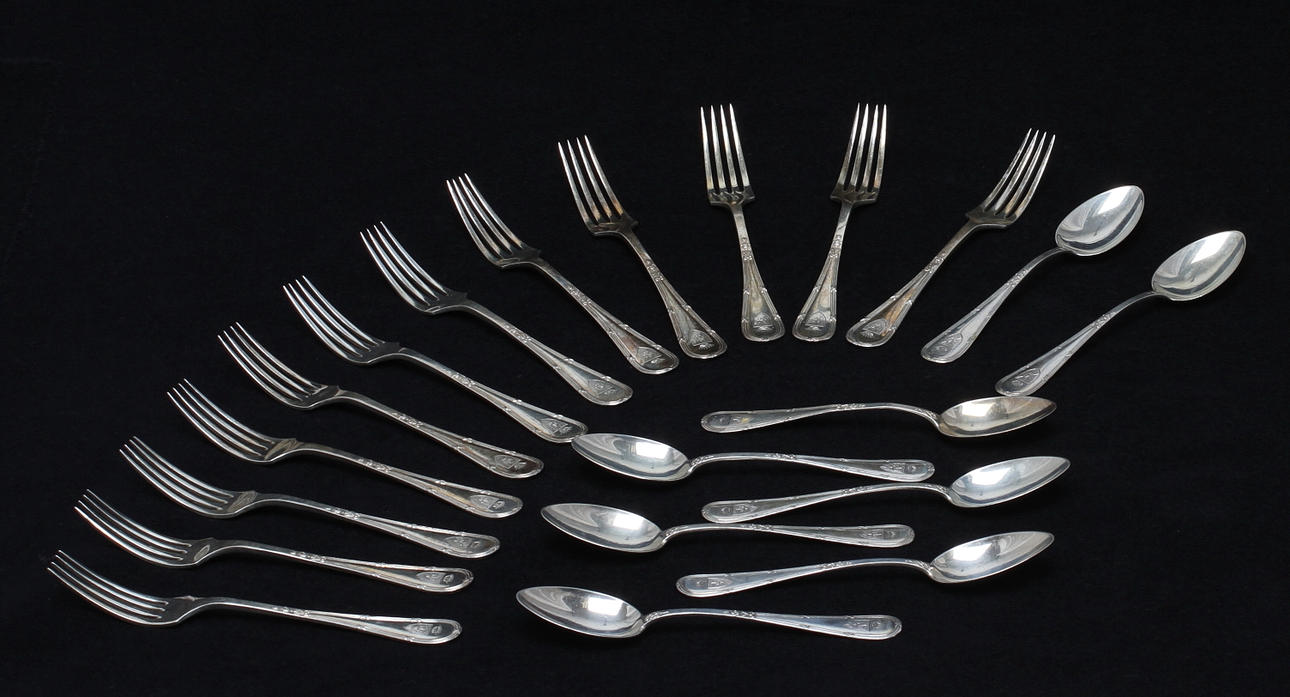 SKEDAR 8 st samt GAFFLAR 12 st, silver, GAB Stockholm 1932-36. Tot vikt 442 gram.
