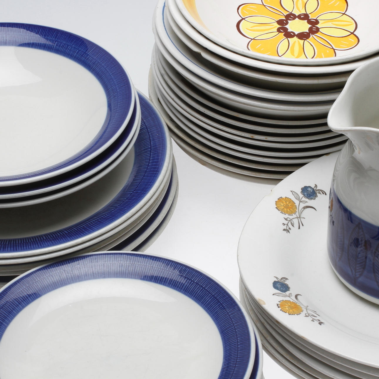 SERVISDELAR, keramik, bland annat "Koka", Rörstrand.