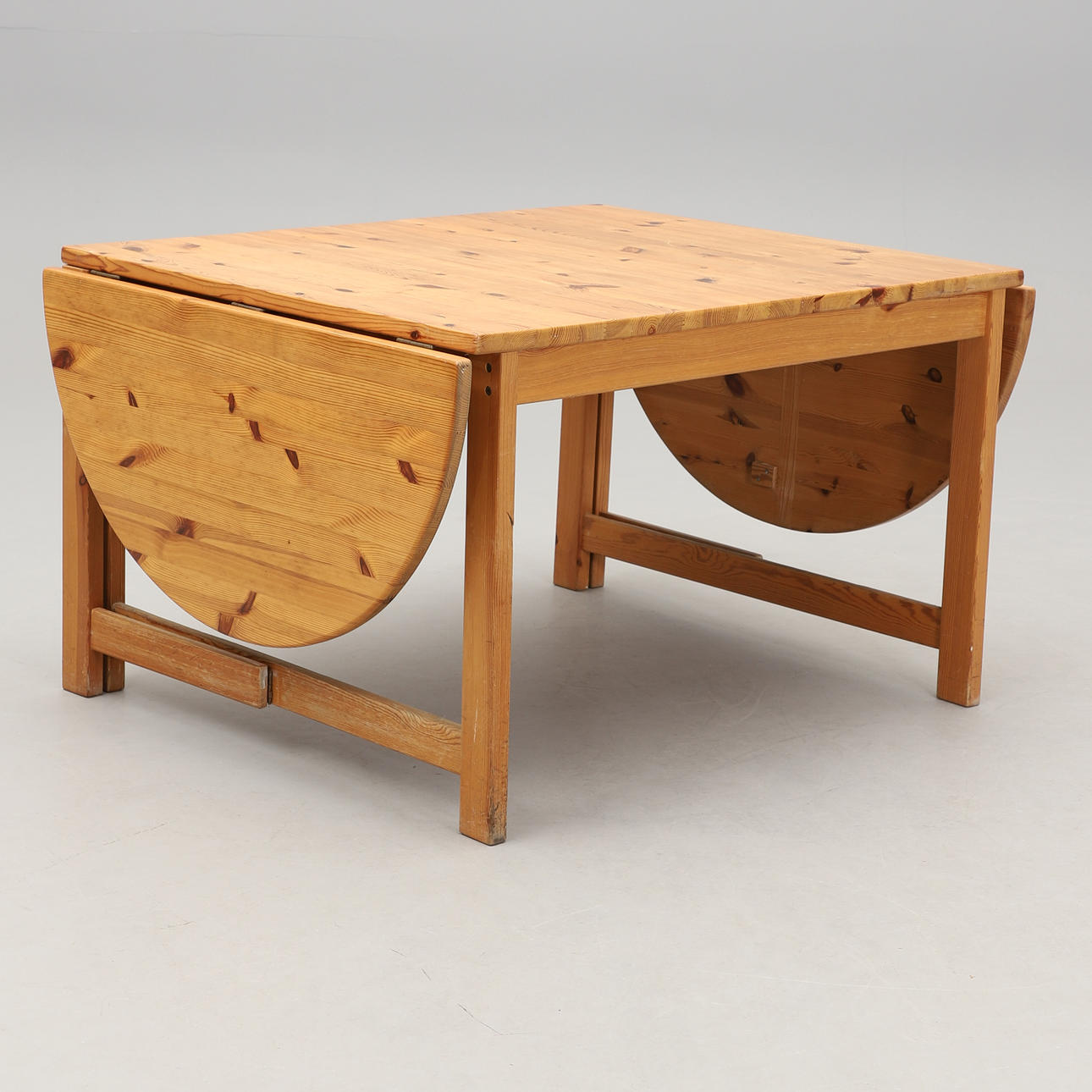 KARIN MOBRING. Matbord, "Sörgården", IKEA.