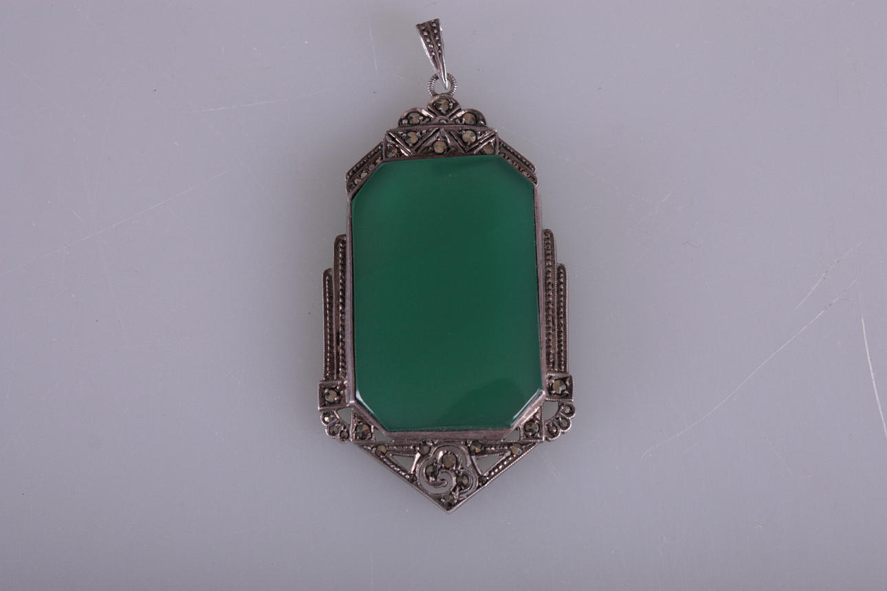 HÄNGE, art deco, silver och grön agat markasiter.