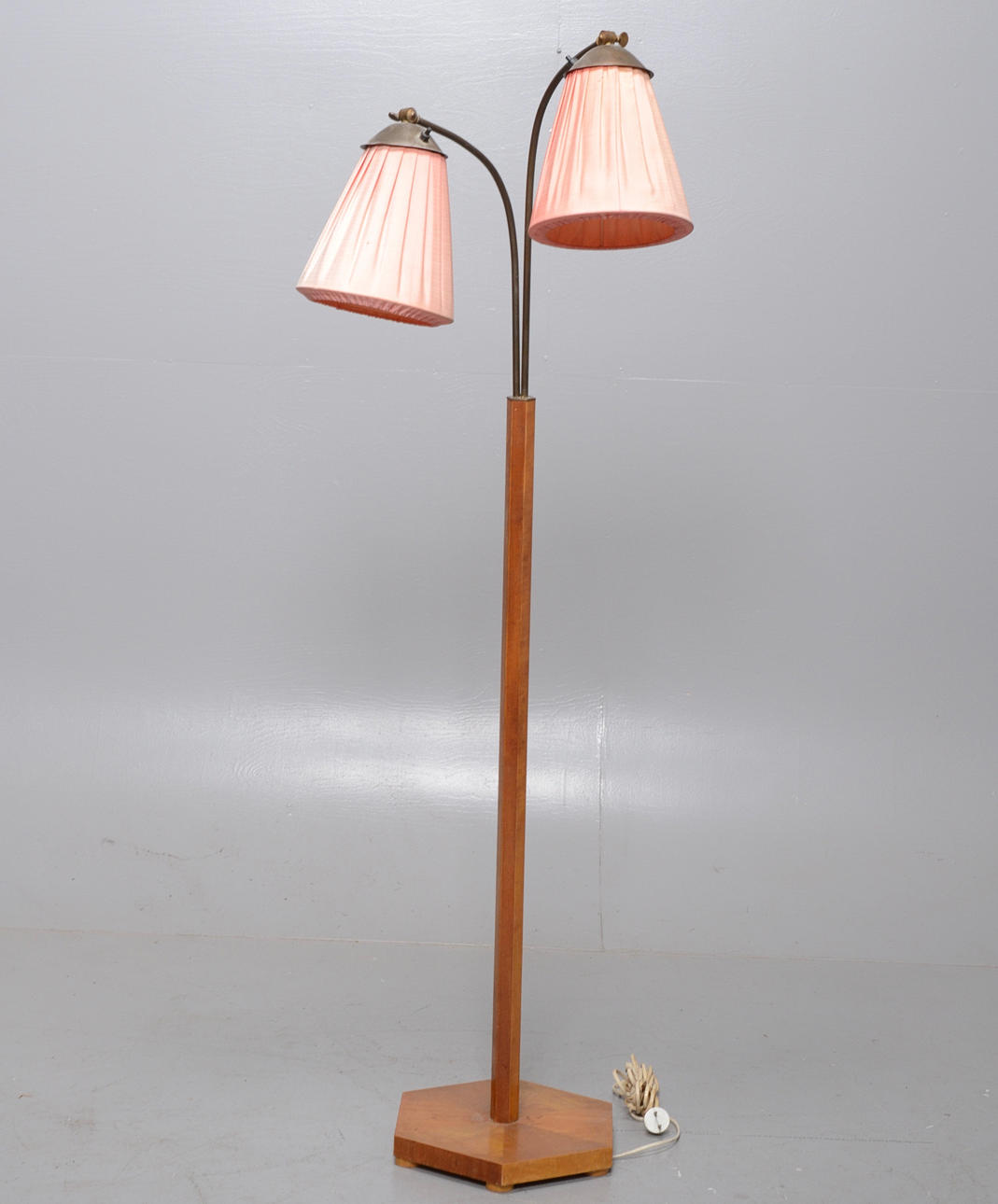 GOLVLAMPA. "kurt Olsson".