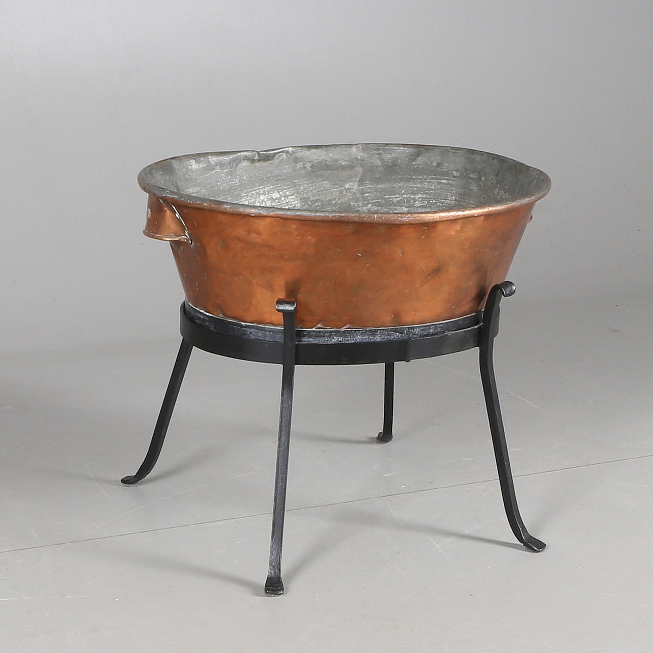 BALJA på ställning, koppar/järn, 1900-tal.