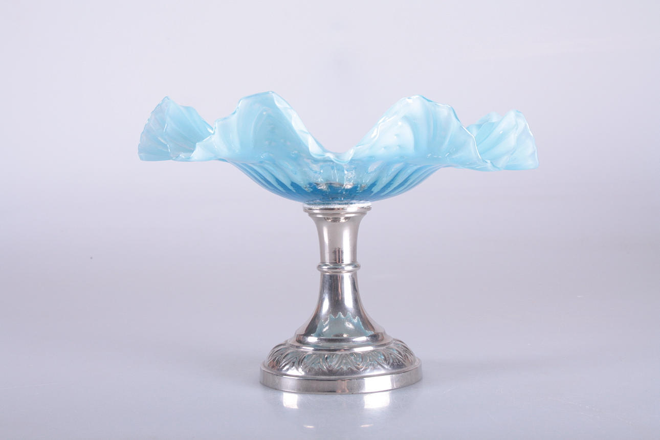 VISITKORTSSKÅL, turkos glas på metallfot.