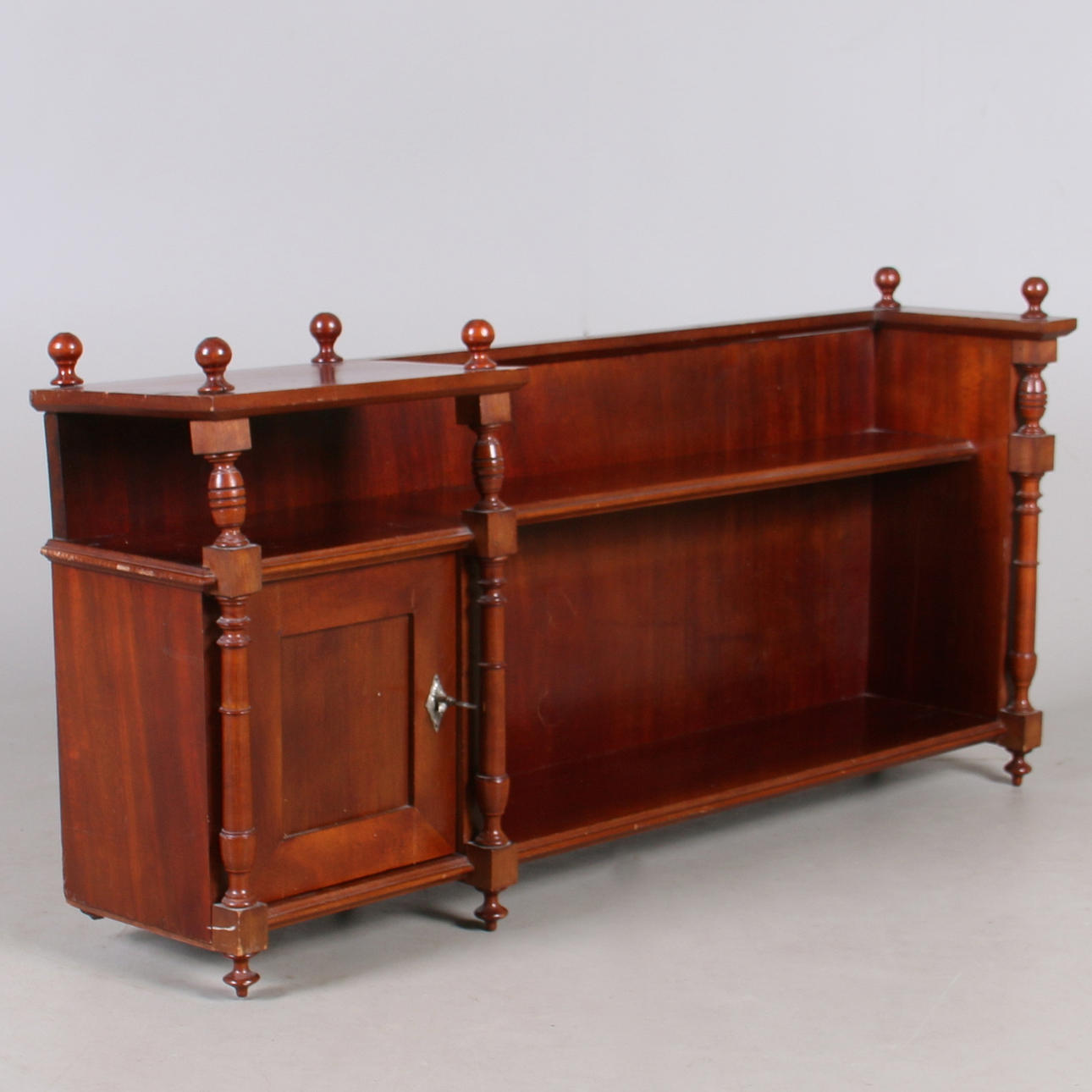 VÄGGHYLLA, mahogny, nyrenässans, 1800-talets andra hälft.