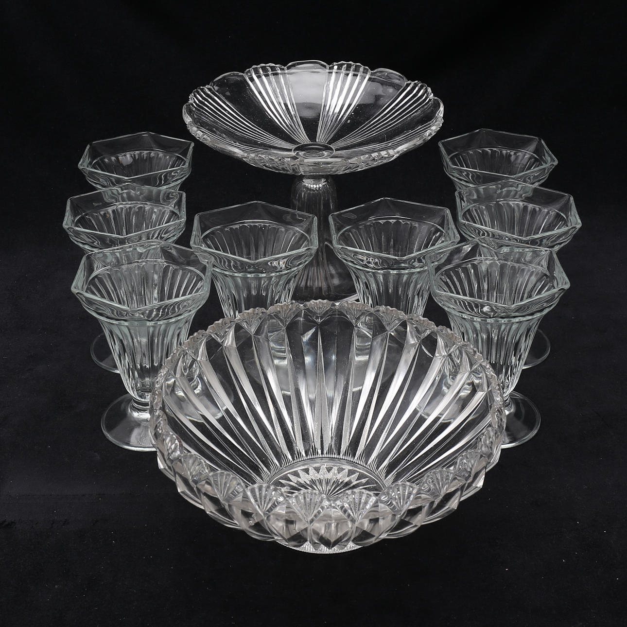 GLASSBÄGARE, (8), KOMPOTTSKÅL, samt SKÅL, glas, 1900-tal.