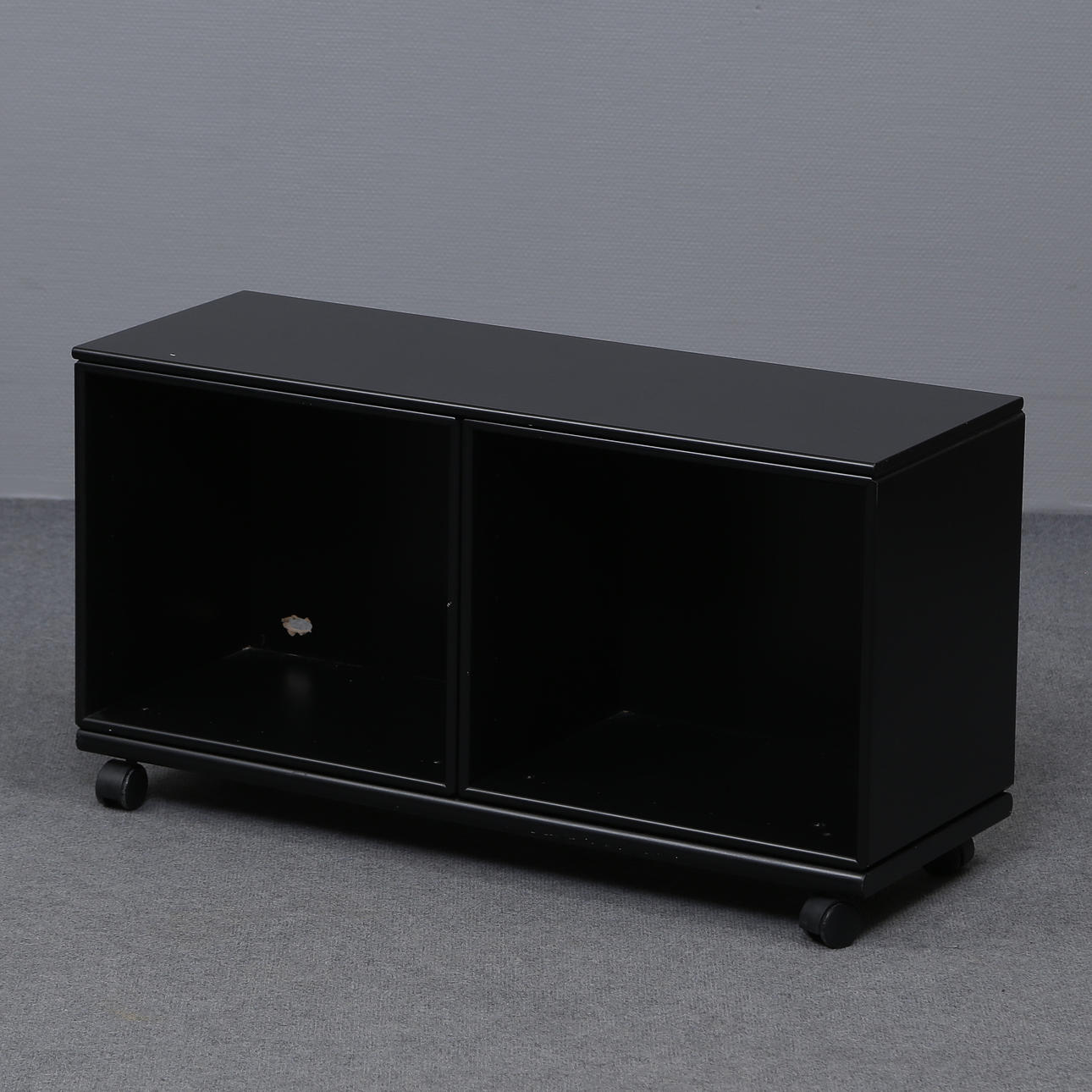 PETER J LASSEN. MONTANA MODULAR CUBE ANTHRACITE, TWO CUBES WITH TOP PANEL, DESIGN PETER J LASSEN, DENMARK.