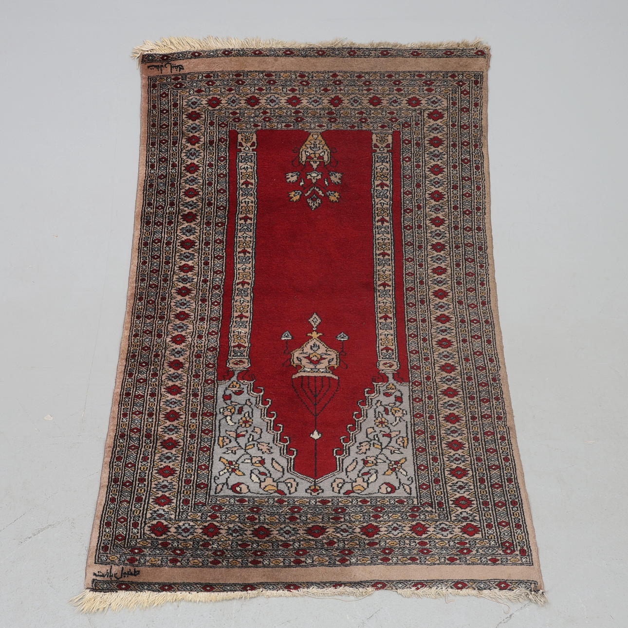 ORIENTAL RUG.