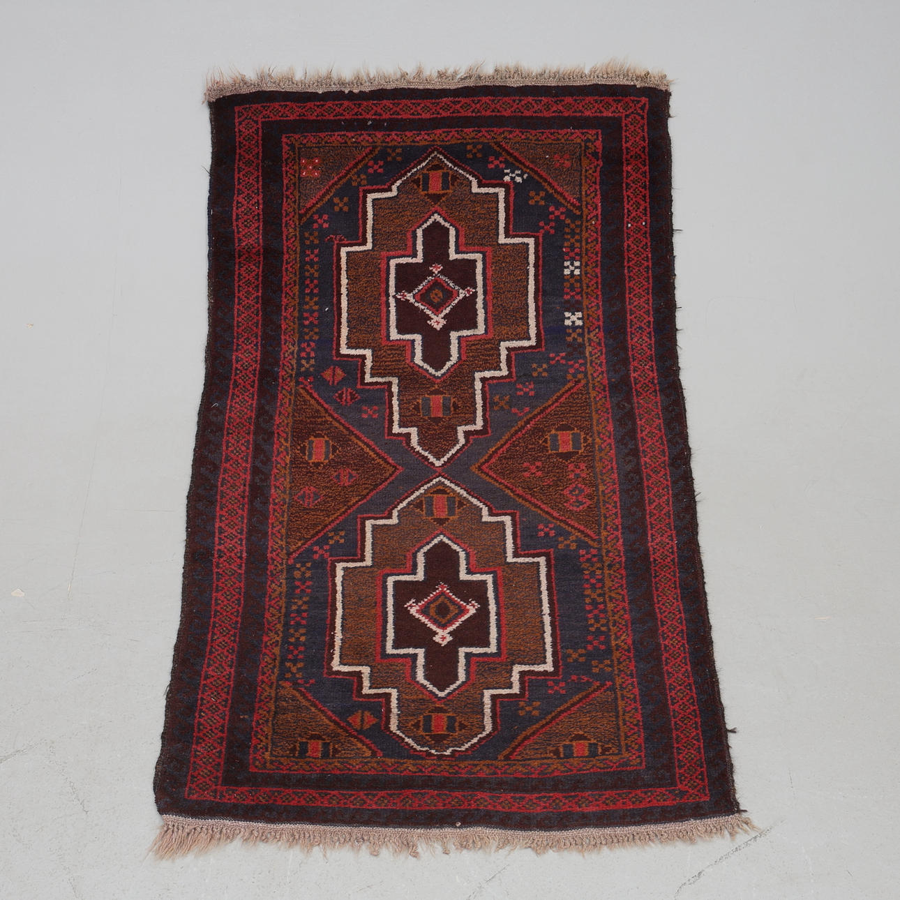 ORIENTAL RUG.