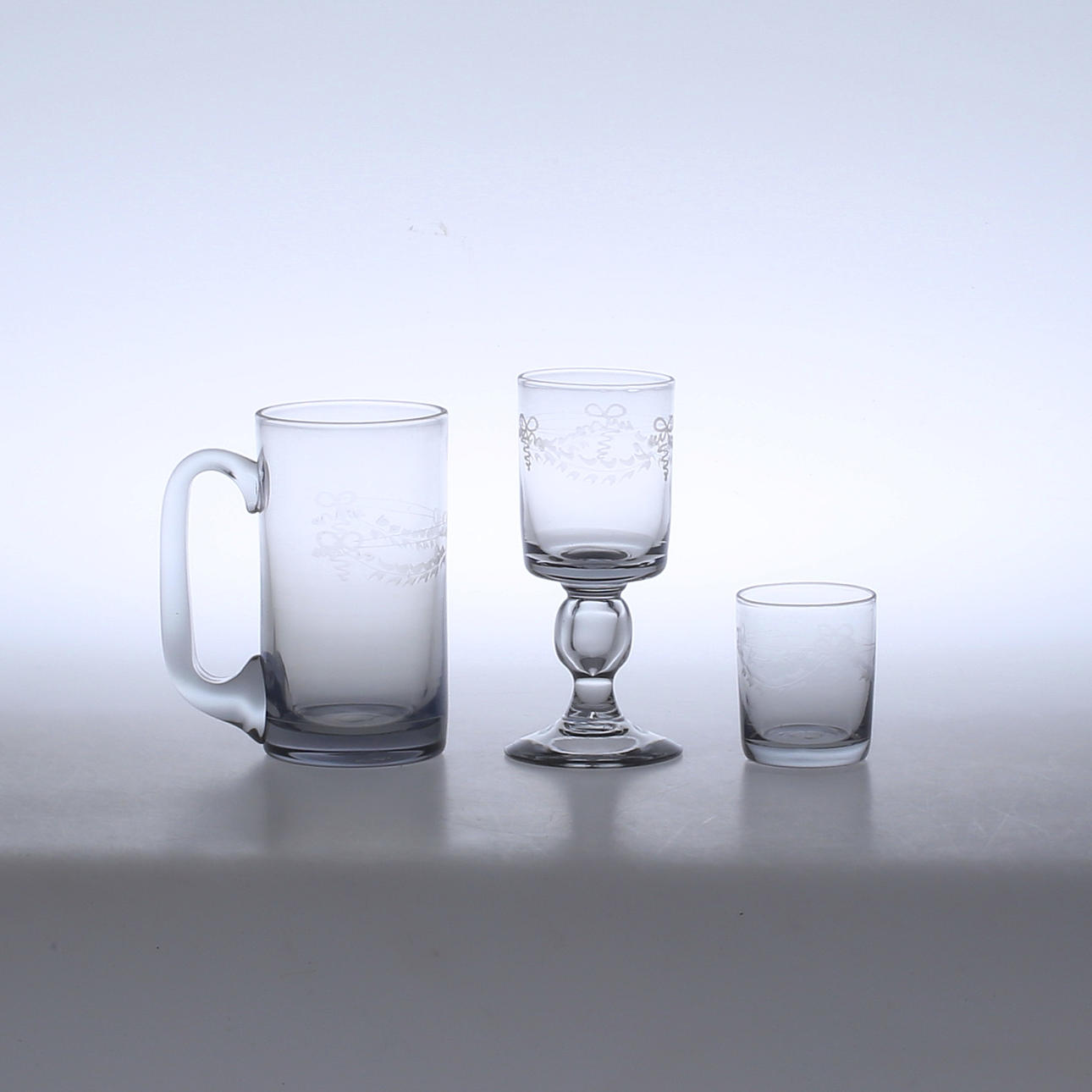 GLASSERVISDELAR, 37 delar, glas, "Antik", Reijmyre.