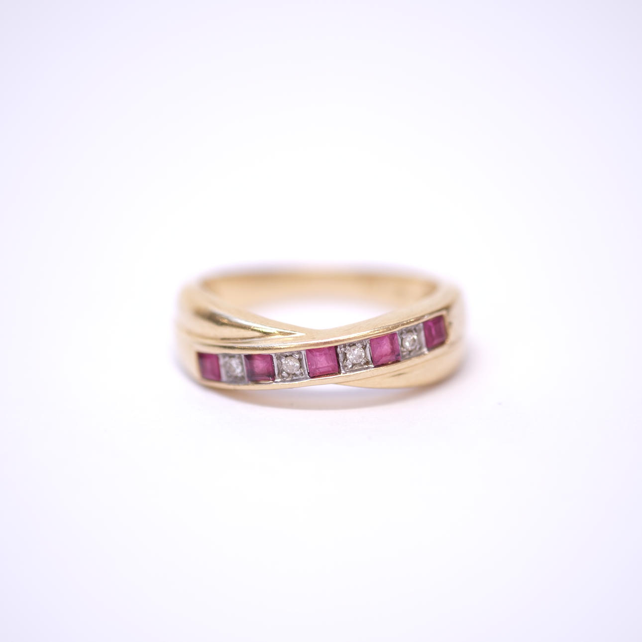 RING WITH DIAMONDS AND RUBIES, 18K GOLD.