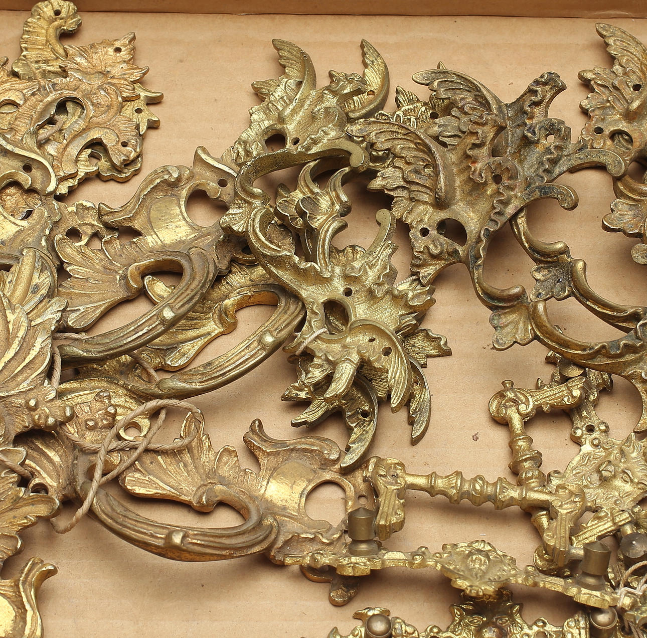 BESLAG, möbelbeslag, mässing, 1800-tal.