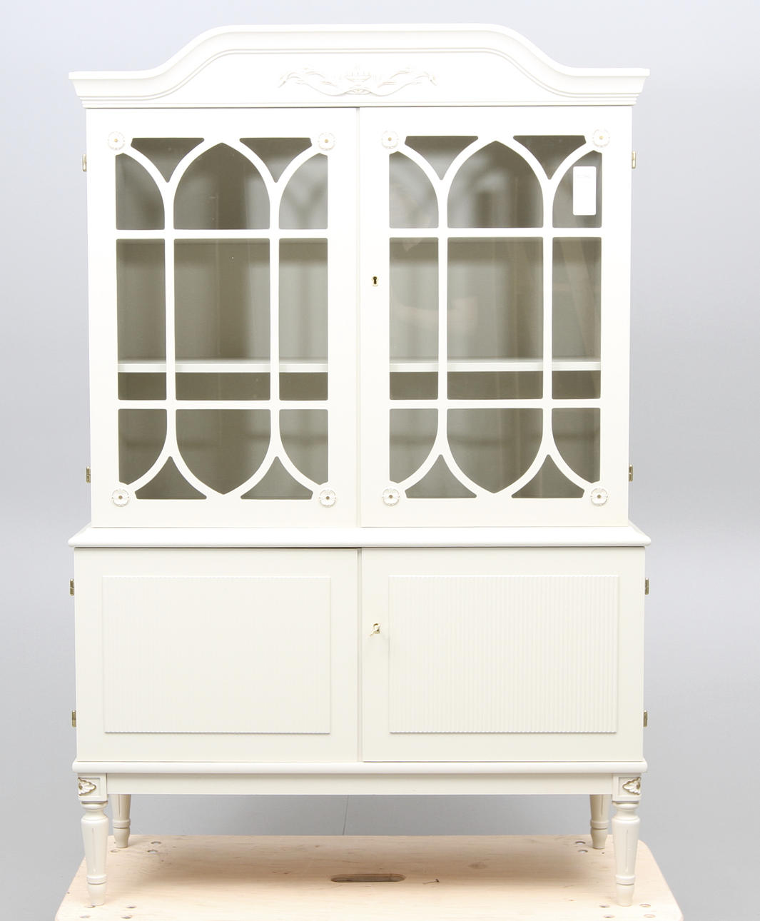 VITRINSKÅP, Gustaviansk stil,1900-talets slut.