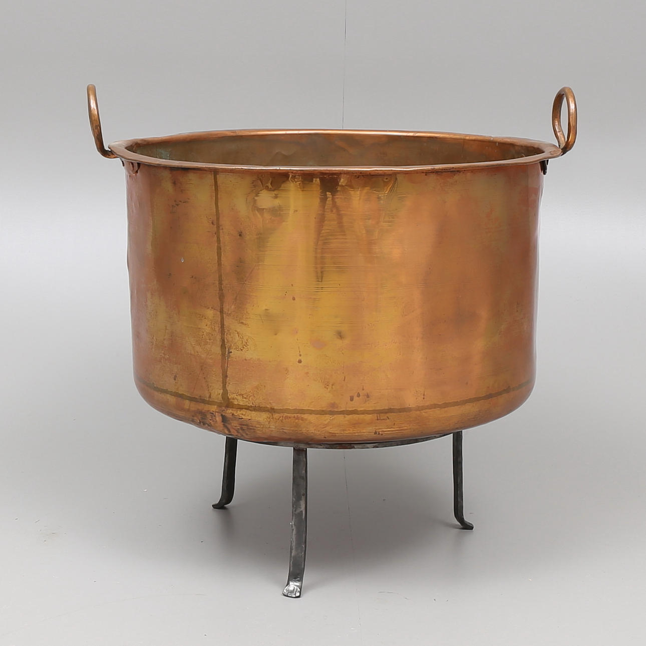 KOPPARBALJA, på ställning, smide, 1800/1900-tal.