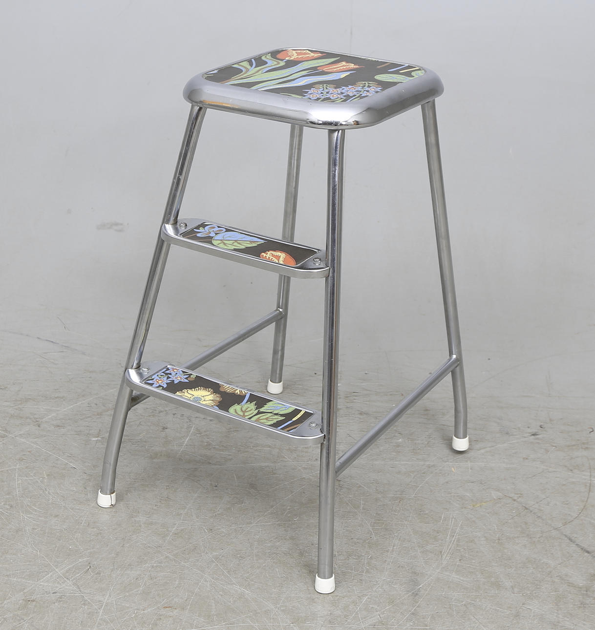 STEGPALL med mönster "Vårklockor", Firma Svenskt tenn.