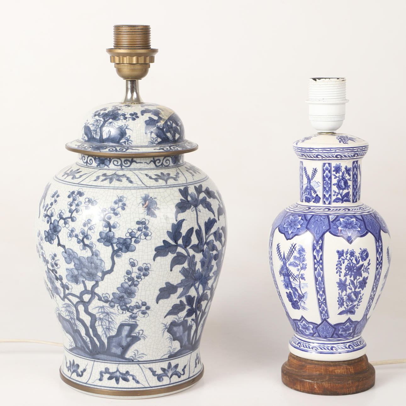 BORDSLAMPOR, 2 stycken, porslin, 1900-tal.