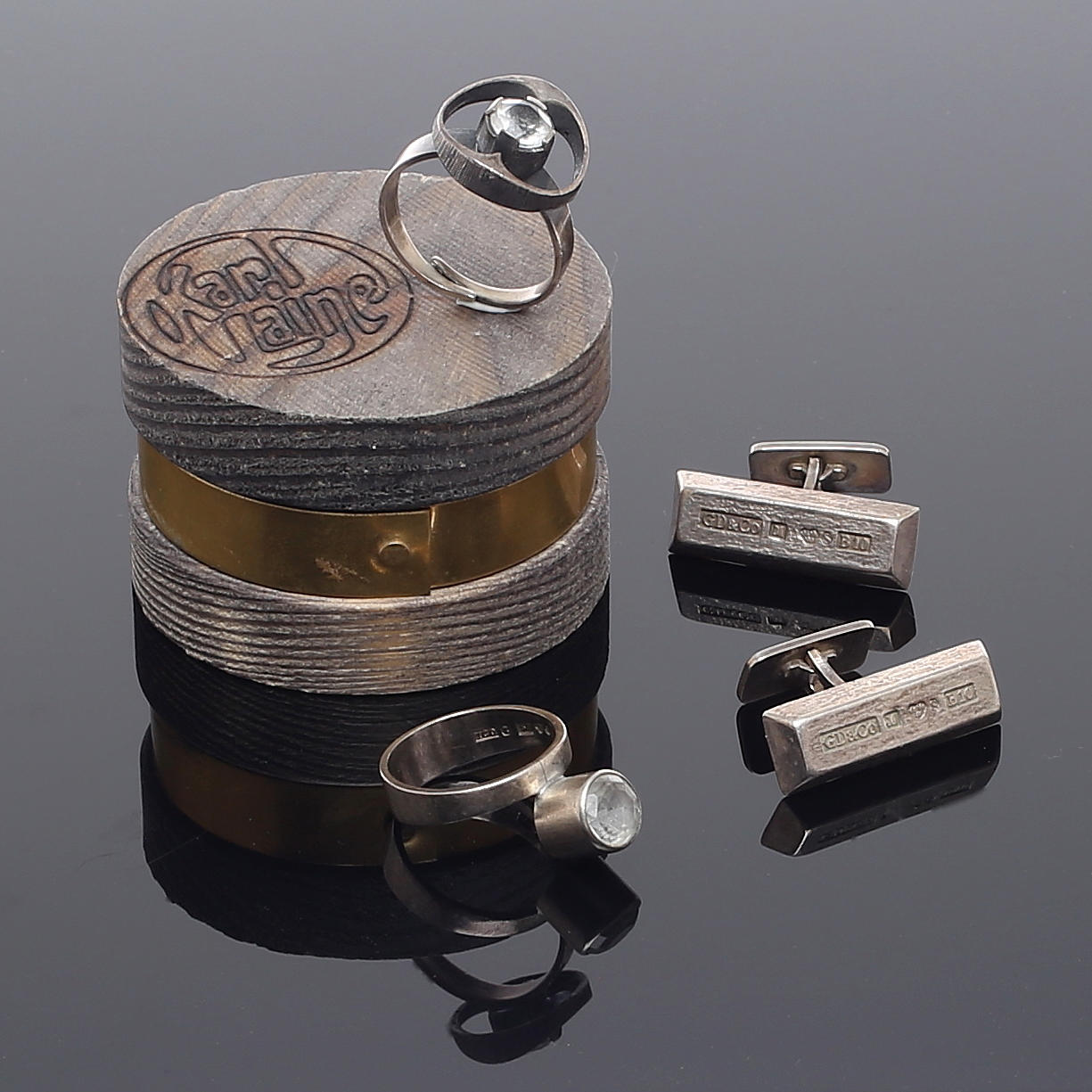 RINGAR, 2 st, silver, Karl Laine och Isaac Cohen, MANSCHETTKNAPPAR, silver.