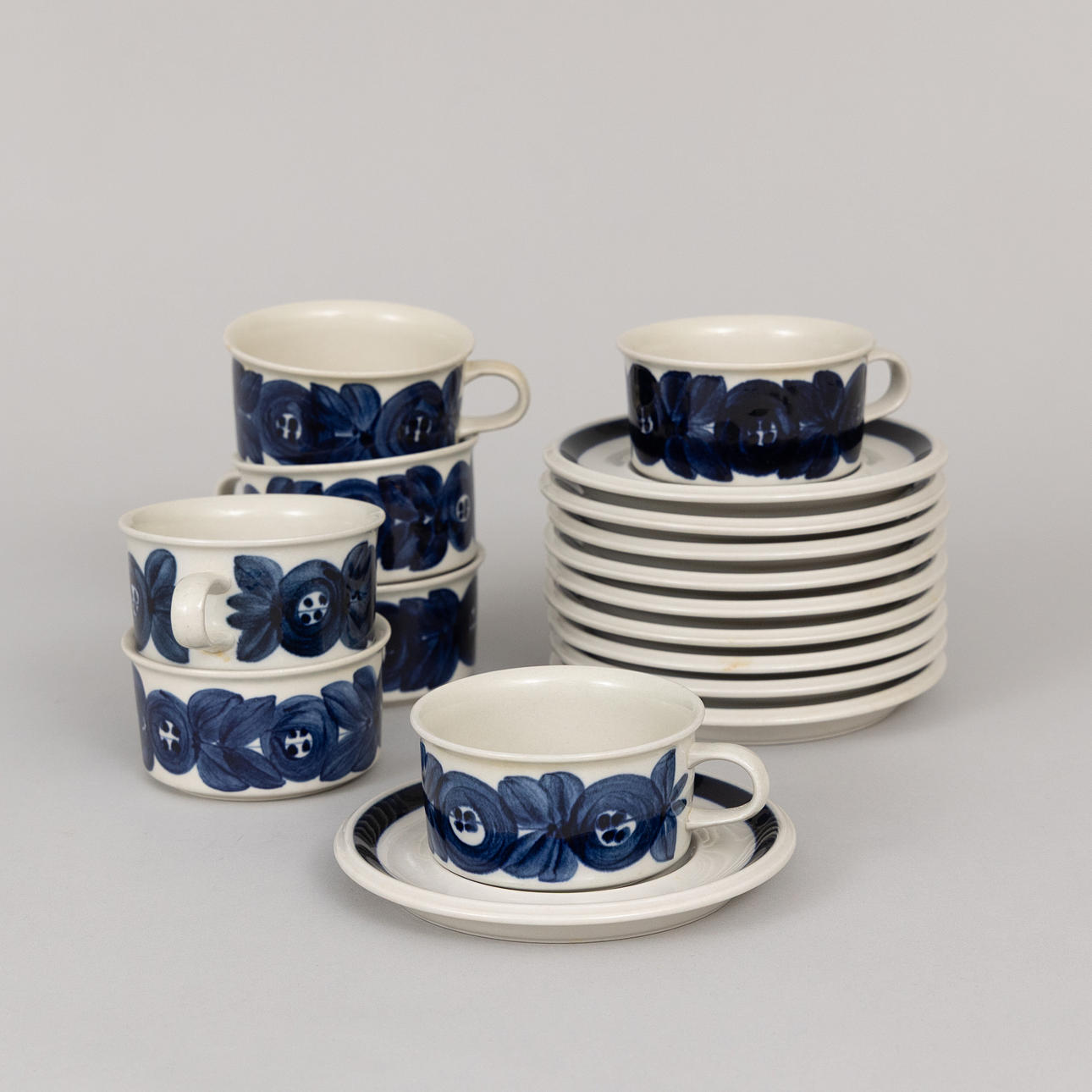 ULLA PROCOPÉ. Tekoppar, porslin, Anemoné, Arabia, Finland.
