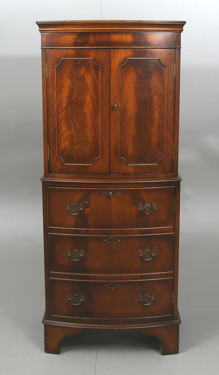 BARSKÅP, mahogny, England, 1900-talets andra hälft.