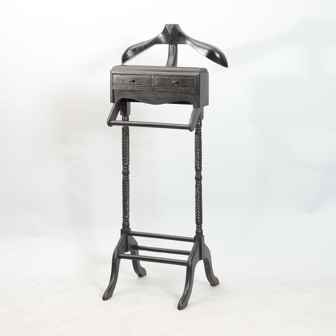 HERRBETJÄNT, svartmålad, samtida.