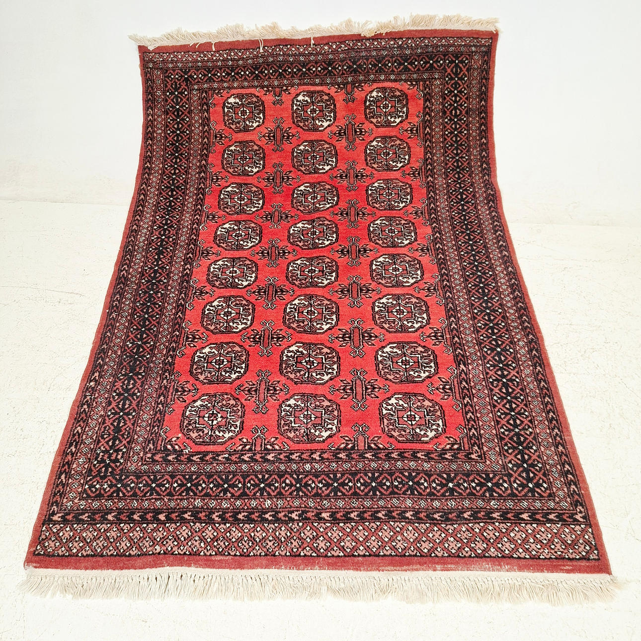 CARPET, oriental, Bukhara, approx. 185x126 cm.