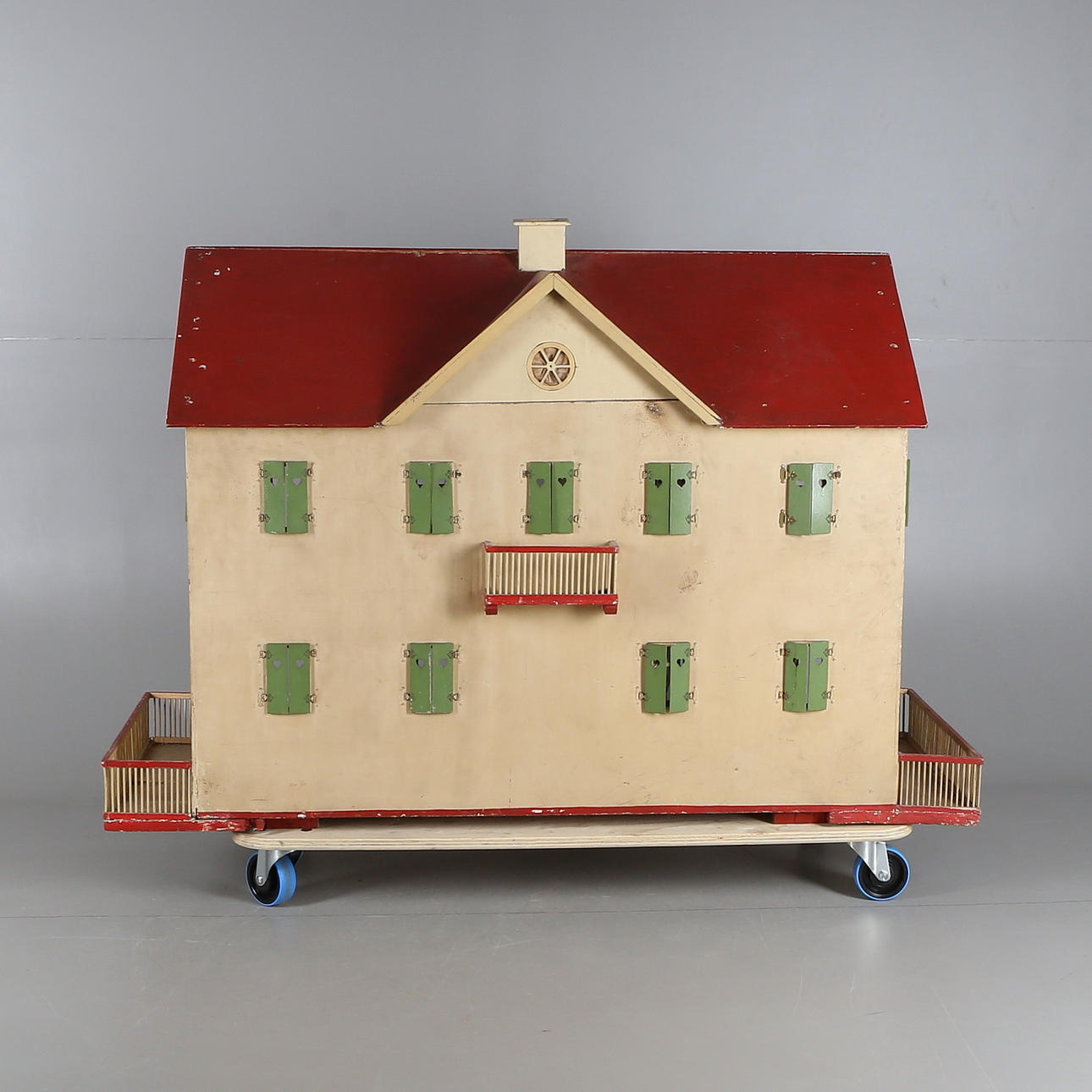DOCKHUS, Längd 152 cm, bredd 65 cm, höjd 110 cm, "Ursels julklapp 1929".