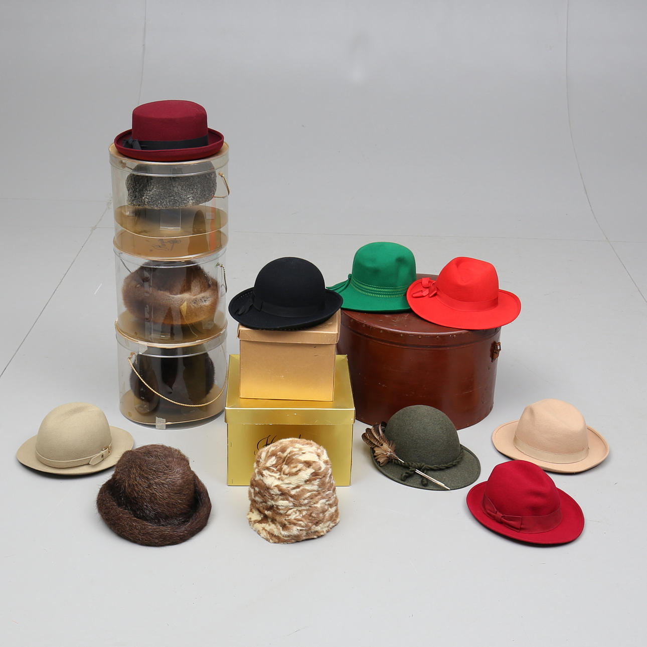 PARTI HATTAR OCH HATTASKAR, totalt 18 delar.