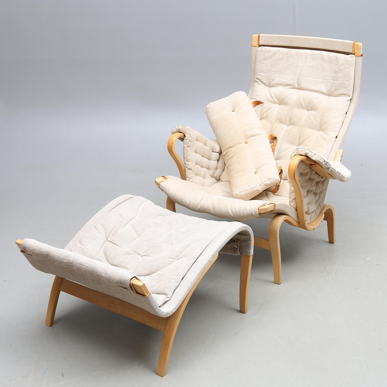 FÅTÖLJ, och FOTPALL, "Pernilla", Bruno Mathsson, Dux.