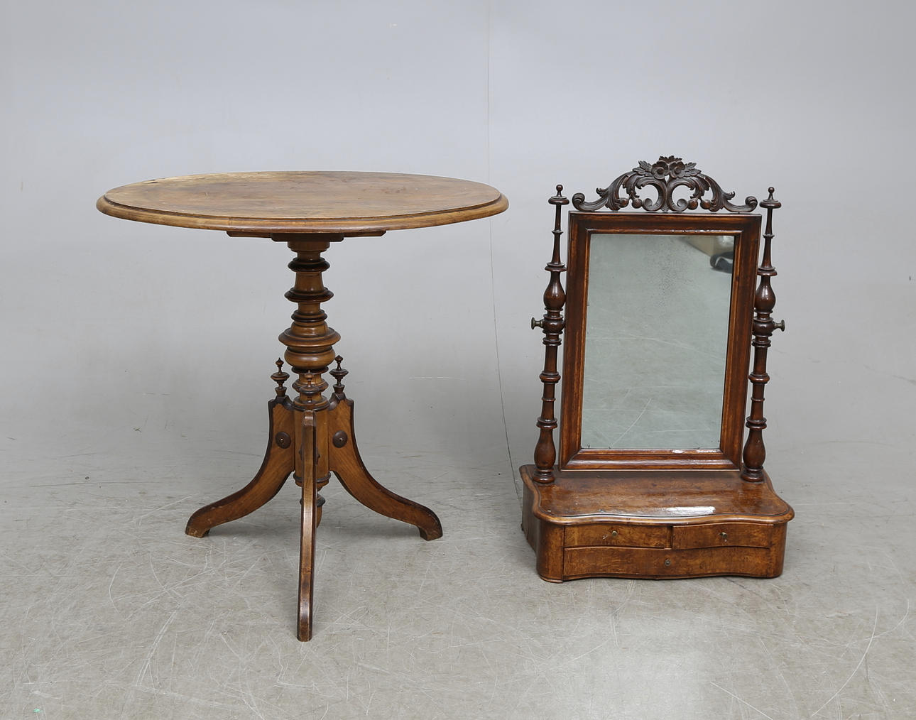 PIGTITTARE och PELARBORD, 1800-tal.