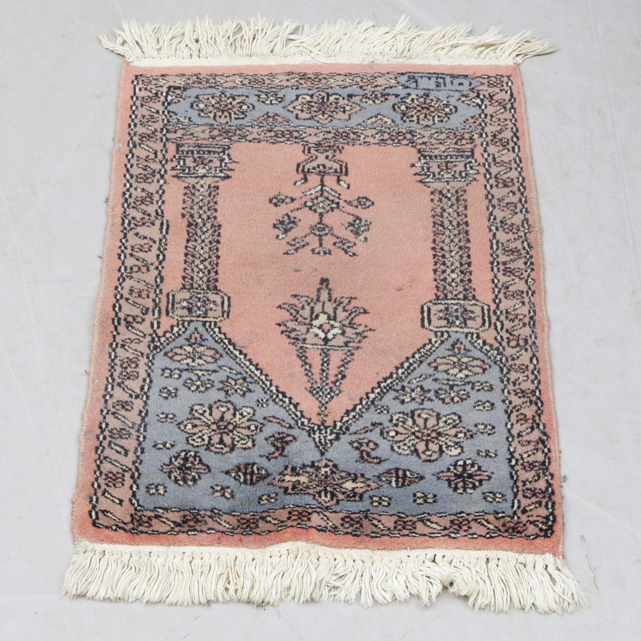 SMALL RUG, pink, Oriental. 49x83.