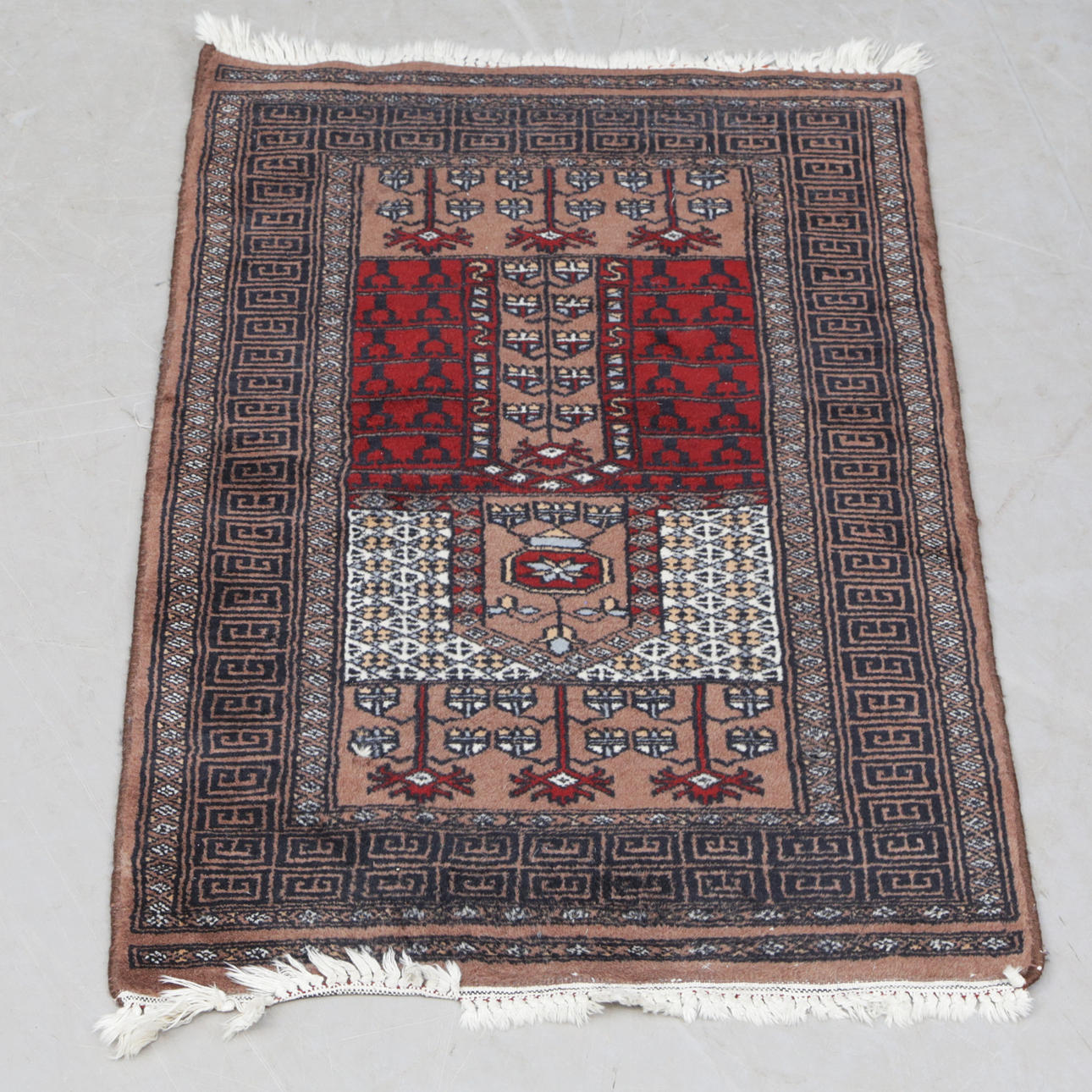 SMALL RUG, Oriental. 60x92.