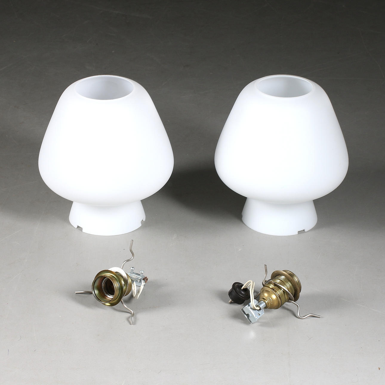 TAKLAMPOR, ett par, Gunnar Asplund, Asea Elektroskandia. 1900-talets mitt.