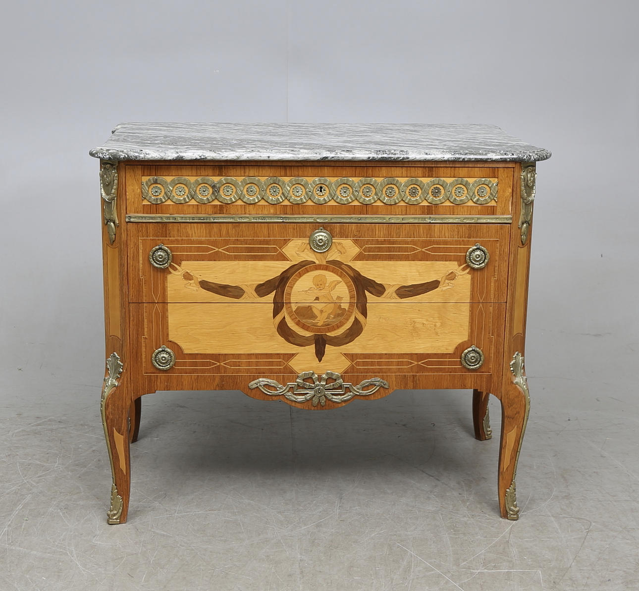 BYRÅ, rokokostil, så kallad Hauptbyrå, 1900-tal.