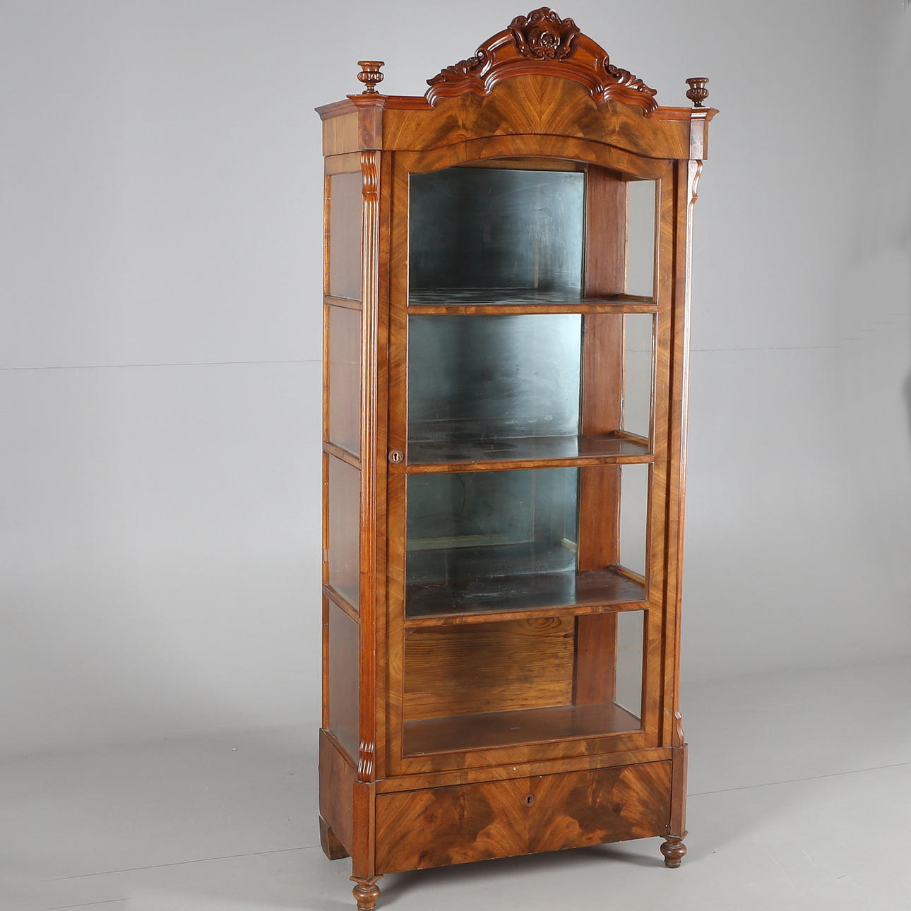 VITRINSKÅP, nyrenässans, 1800-tal.