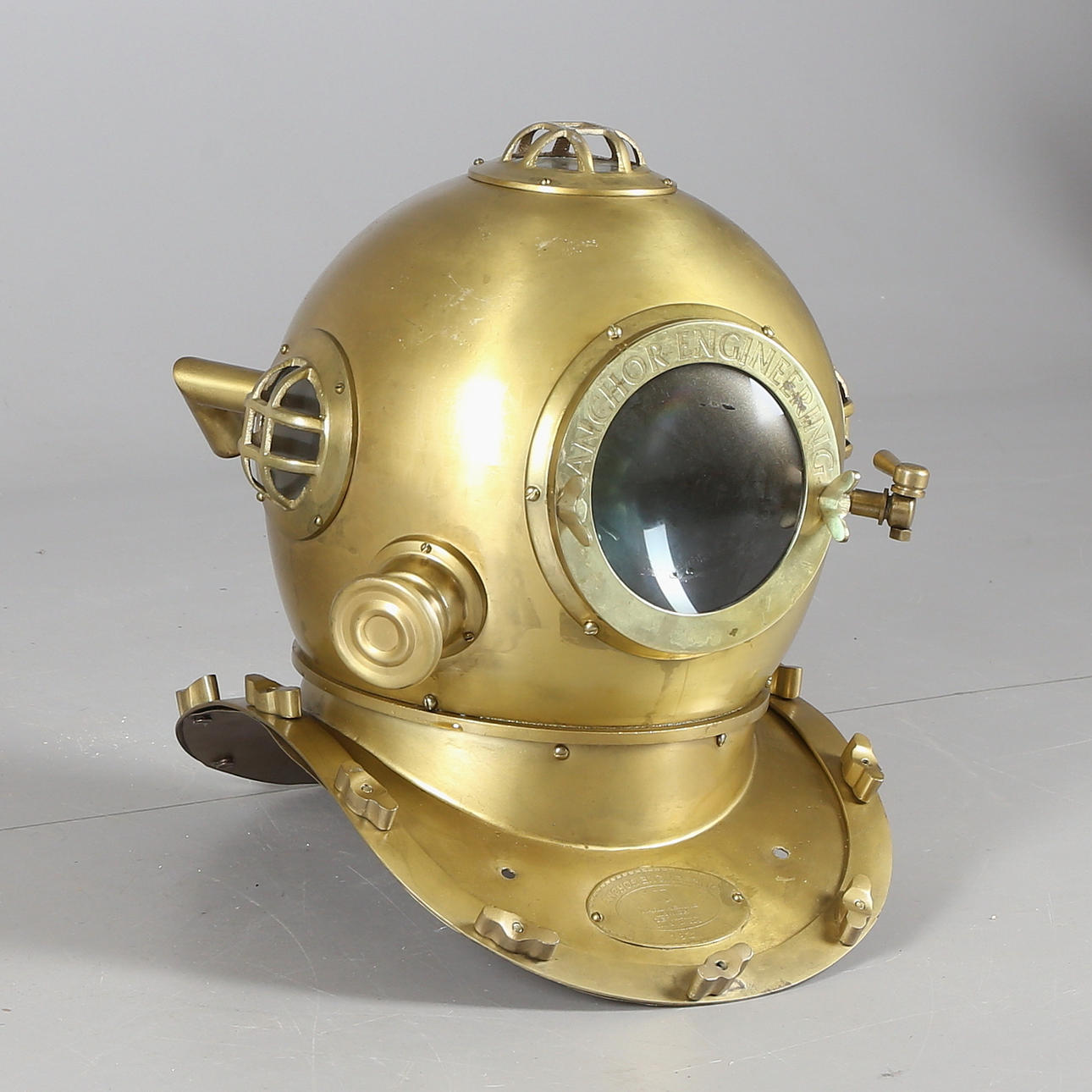 DYKARHJÄLM, mässing, modell, 1900-tal.