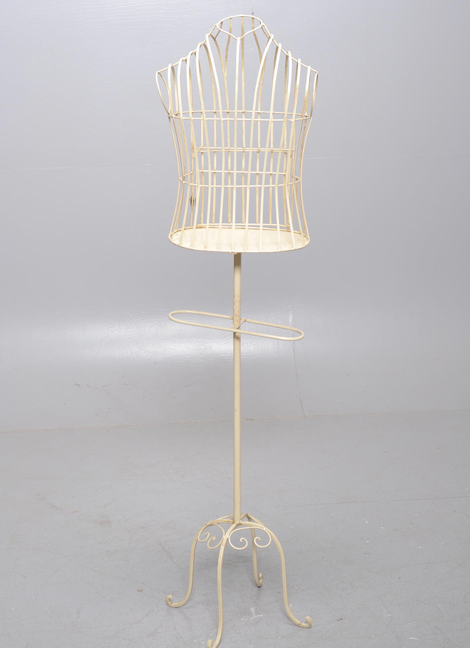 PROVDOCKA, vitlackerat järnsmide.