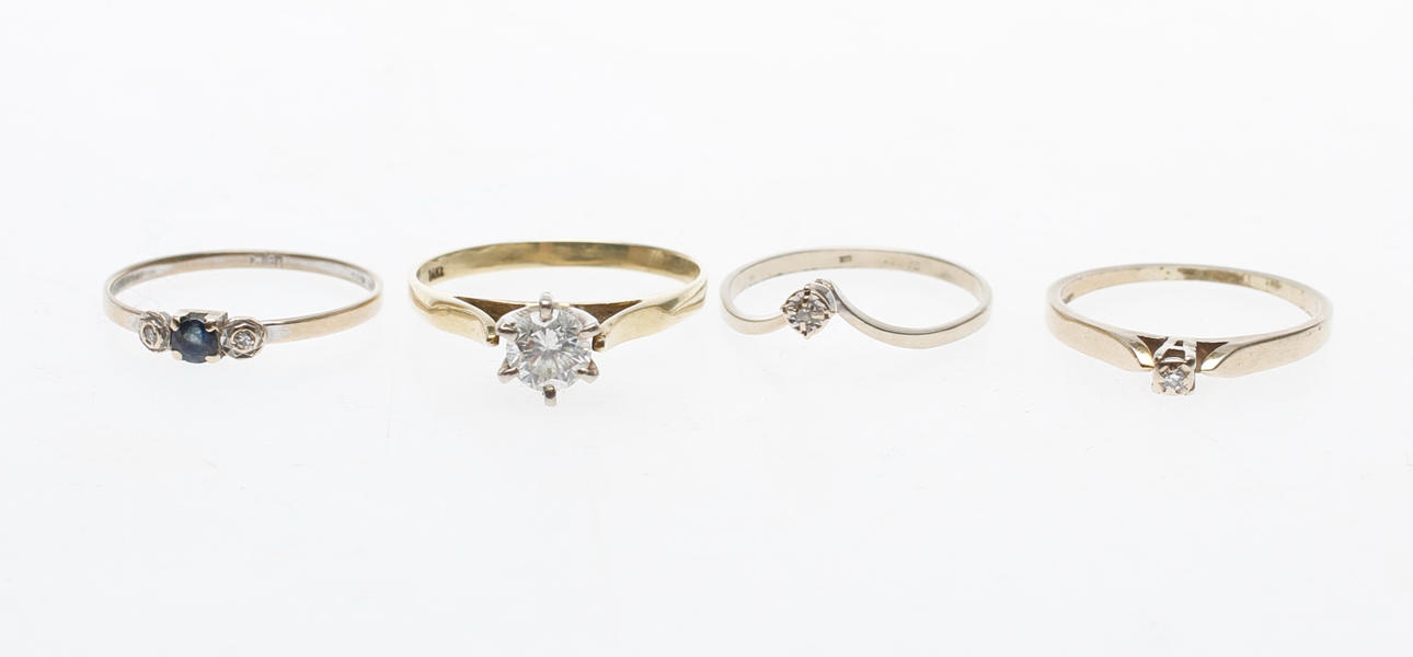 RINGAR , 4 st, med stenar, 14k vikt ca 2,3 gr, 18k vikt ca 3,2 gr.