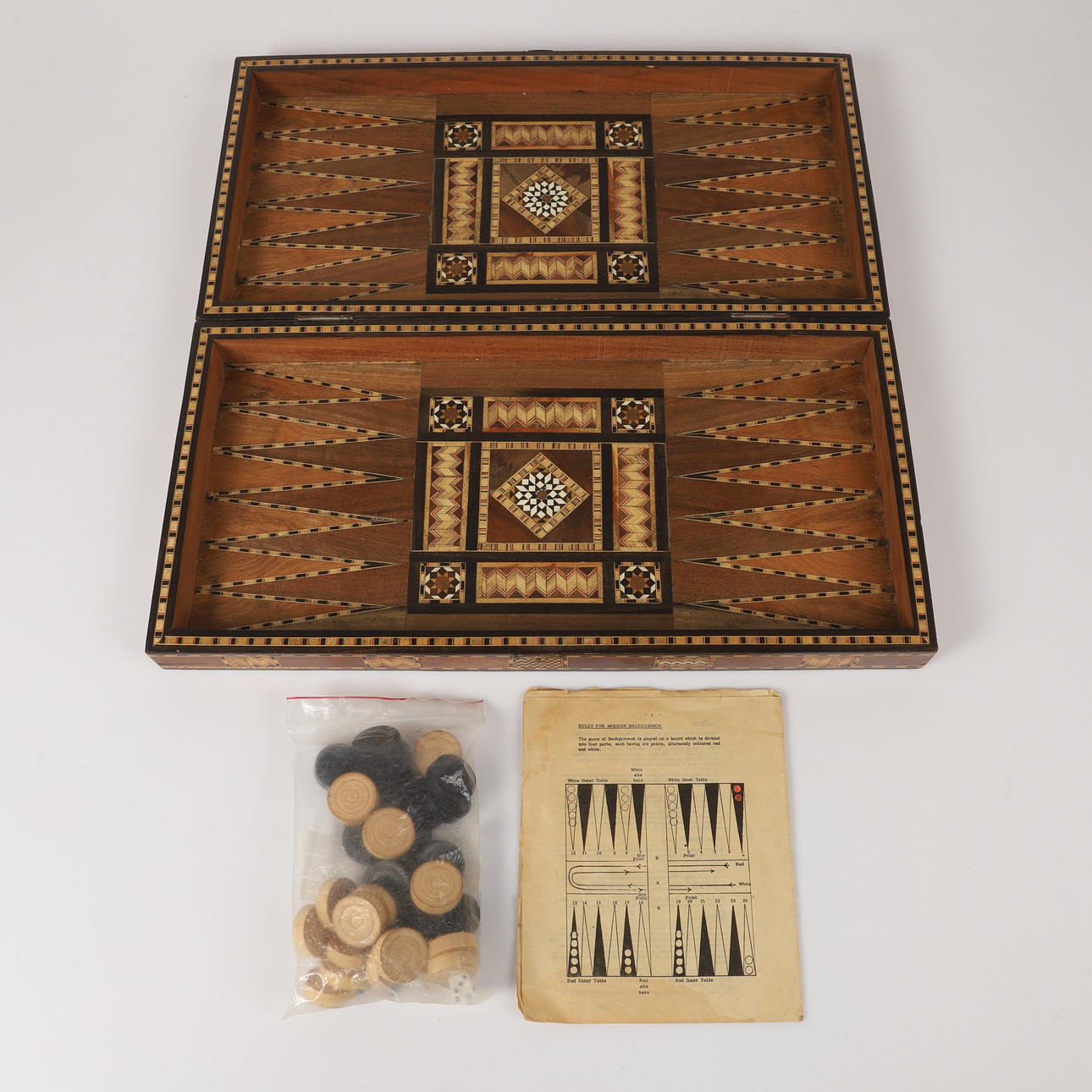 BACKGAMMON med spelpjäser, intarsia.