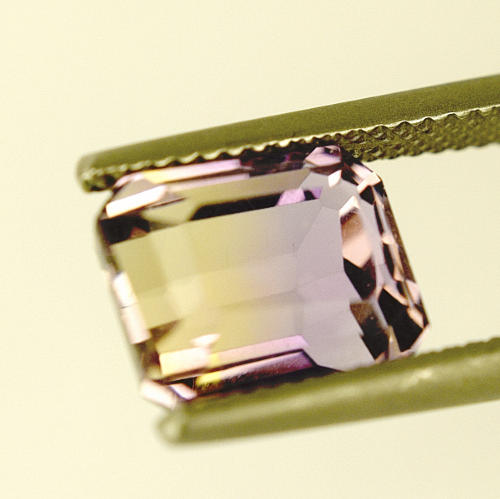 AMETRIN 4,30 CT. gul-lila certifikat.