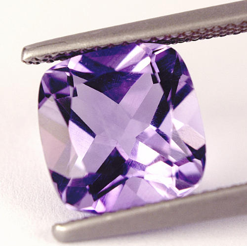AMETIST 3,81 CT. lila certificete.