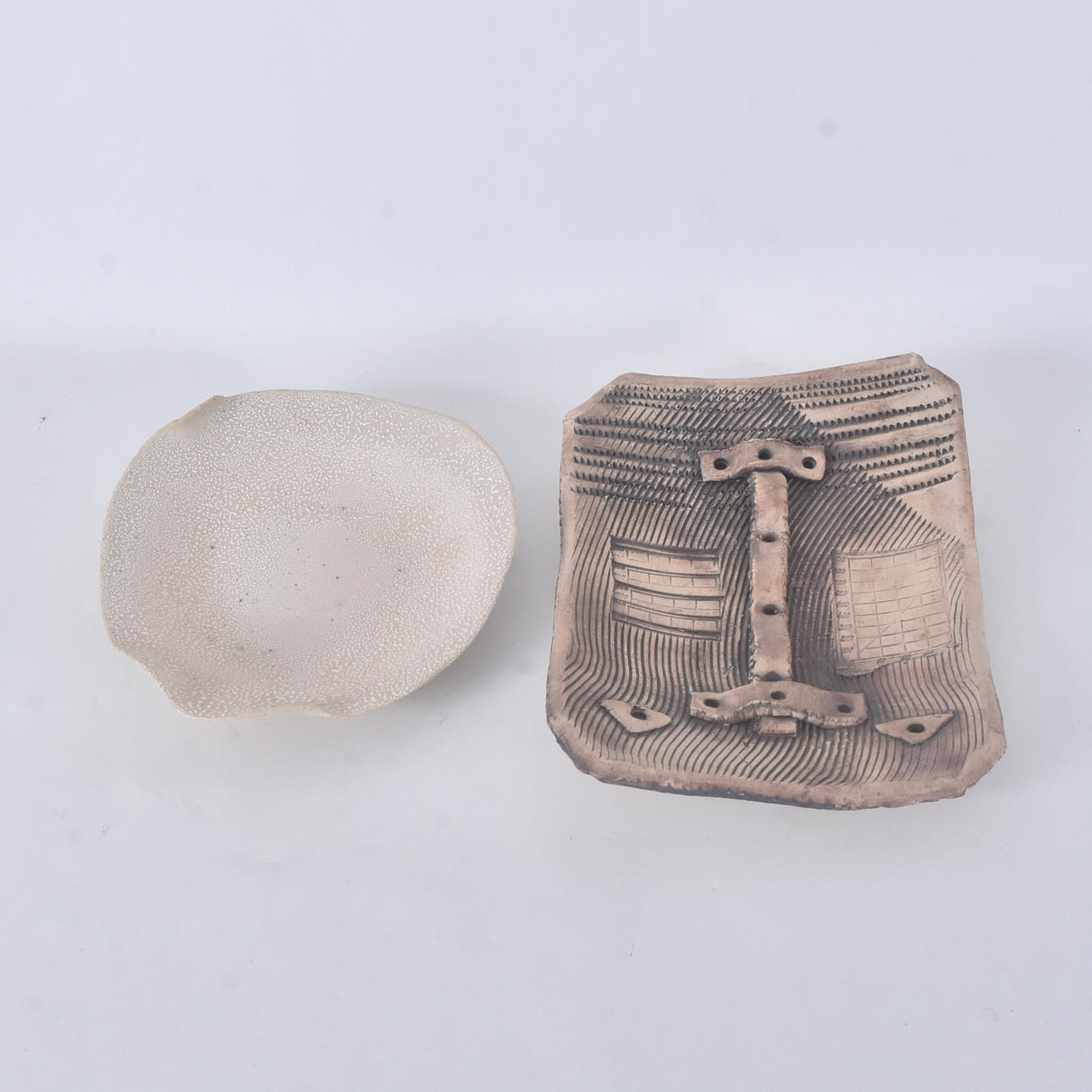 THOMAS FRISK. Dishes, 2 pieces, ceramics, signed.