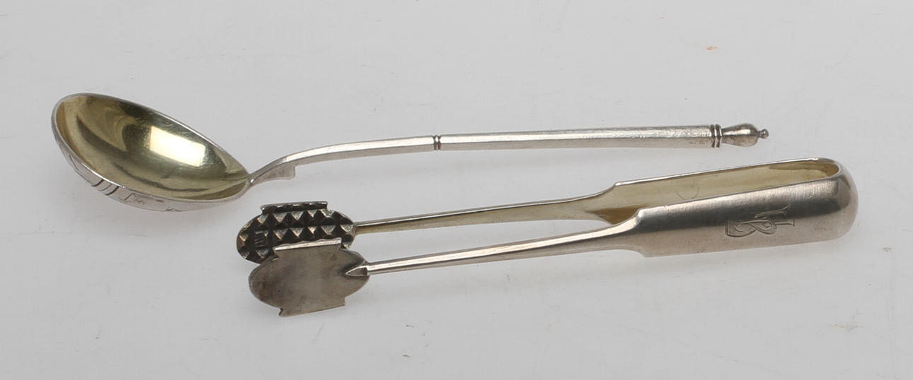 SILVER, 2 delar, Moskva Ryssland, 1900-talets första del. Tot vikt 79 gram.