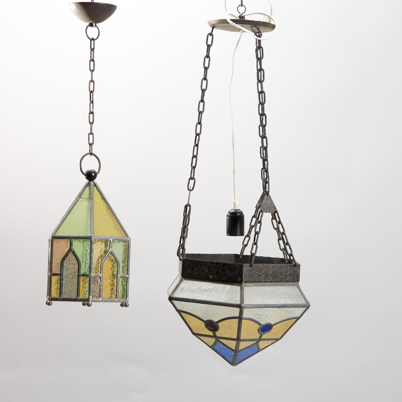 TAKLAMPOR, 2 stycken, smide med färgat glas, 1900-talets första hälft.