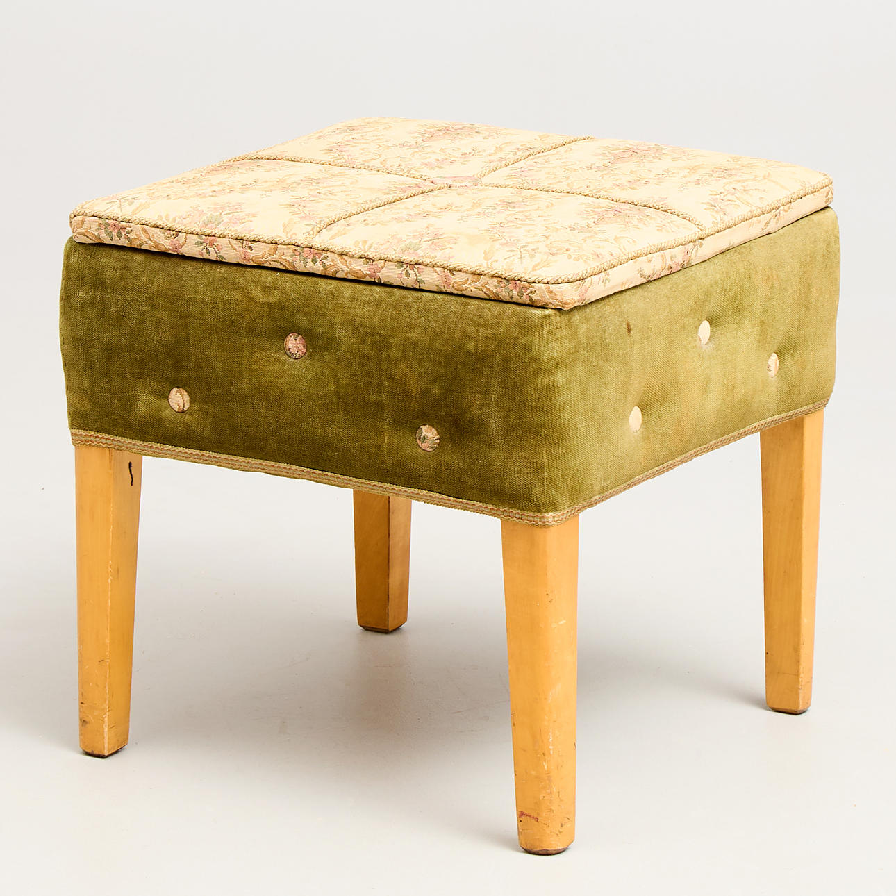 SEWING STOOL. 1940s.