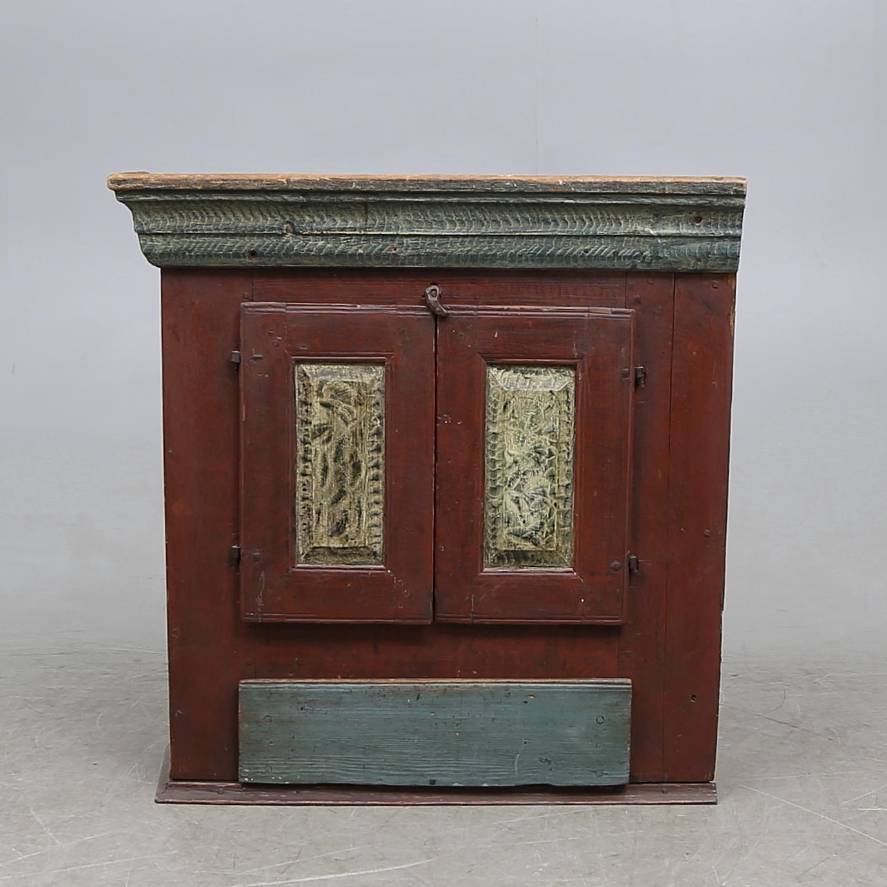 HÖRNSKÅP, allmoge, 1800-tal.