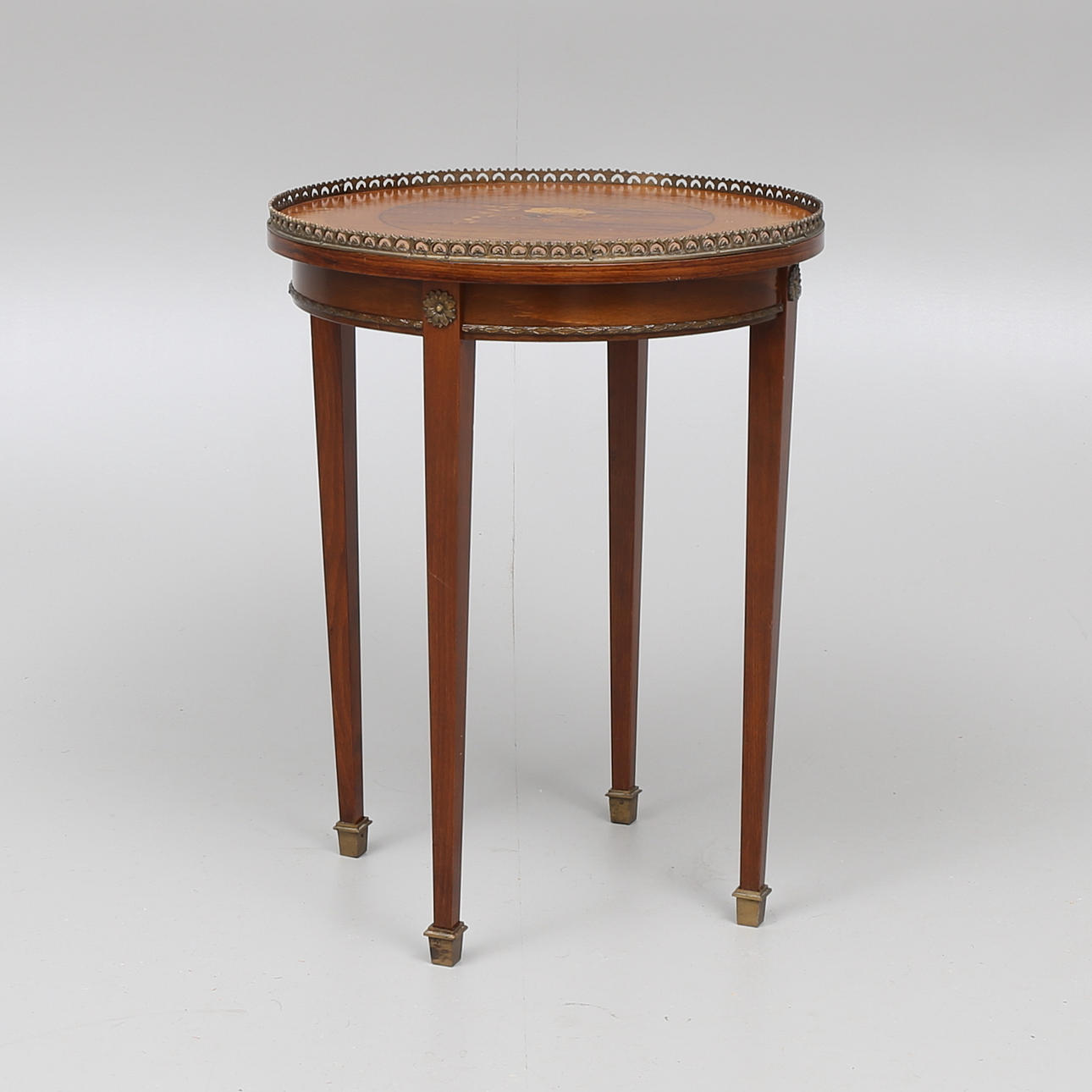 LAMPBORD med intarsia, gustaviansk stil, 1900-tal.