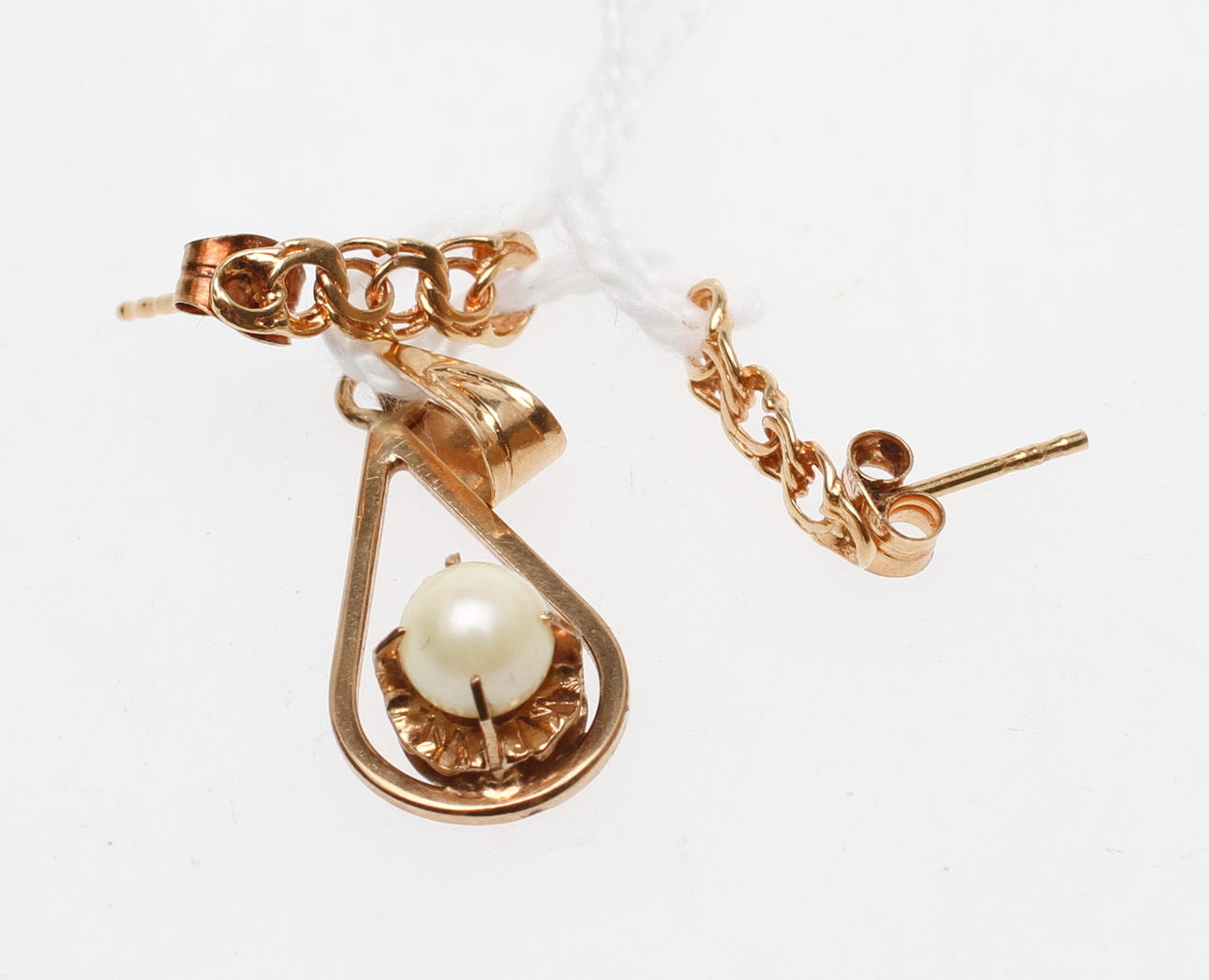 ÖRHÄNGEN, 1 par samt HÄNGE, 18k guld, vikt ca 2,6 gr.