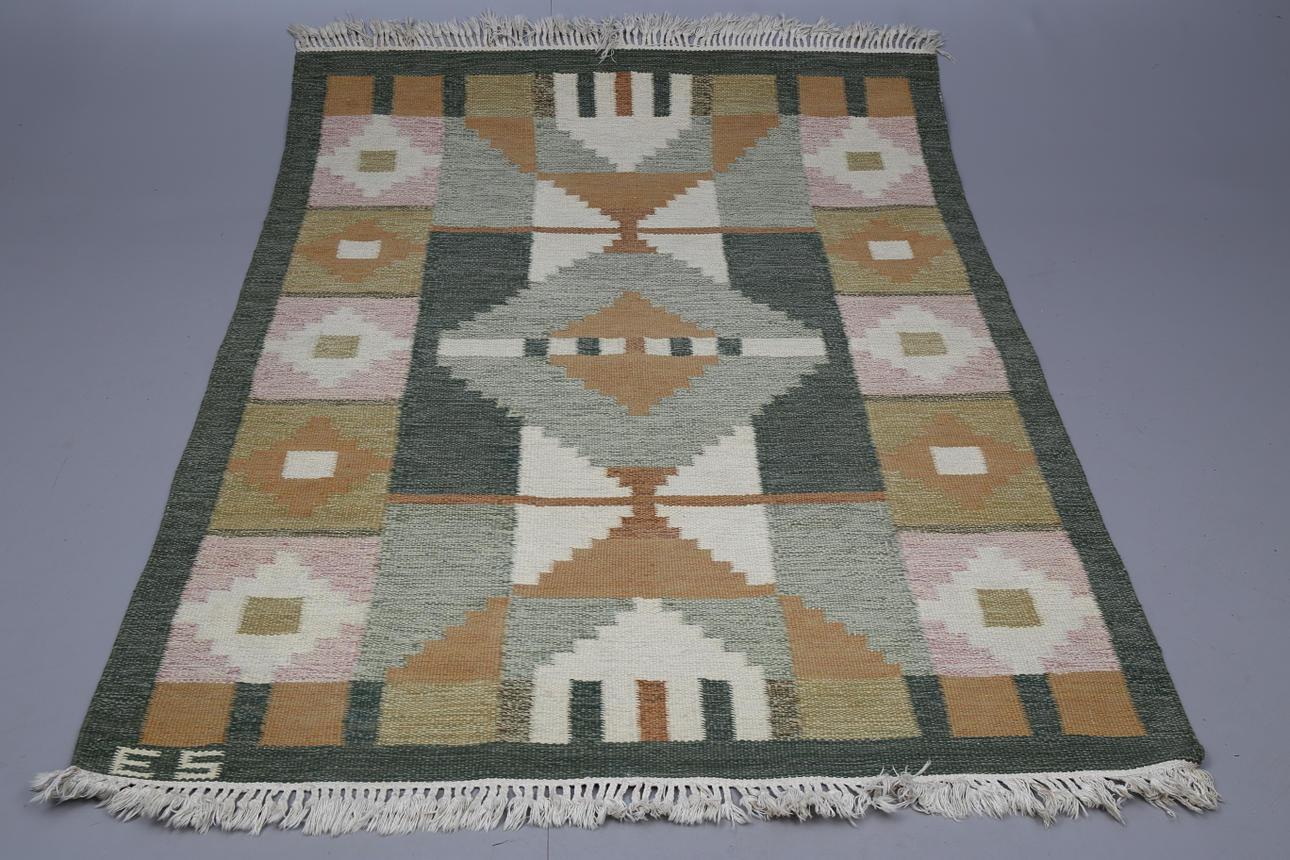 MATTA, röllakan, märkt E S, 193 x 136 cm.