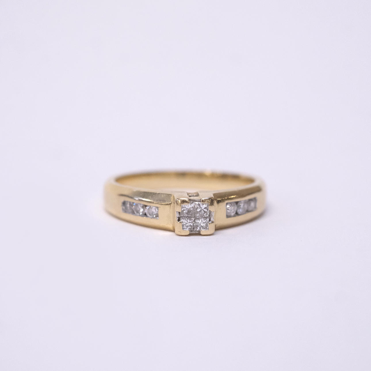 RING WITH MOISSANITES, 18K GOLD.