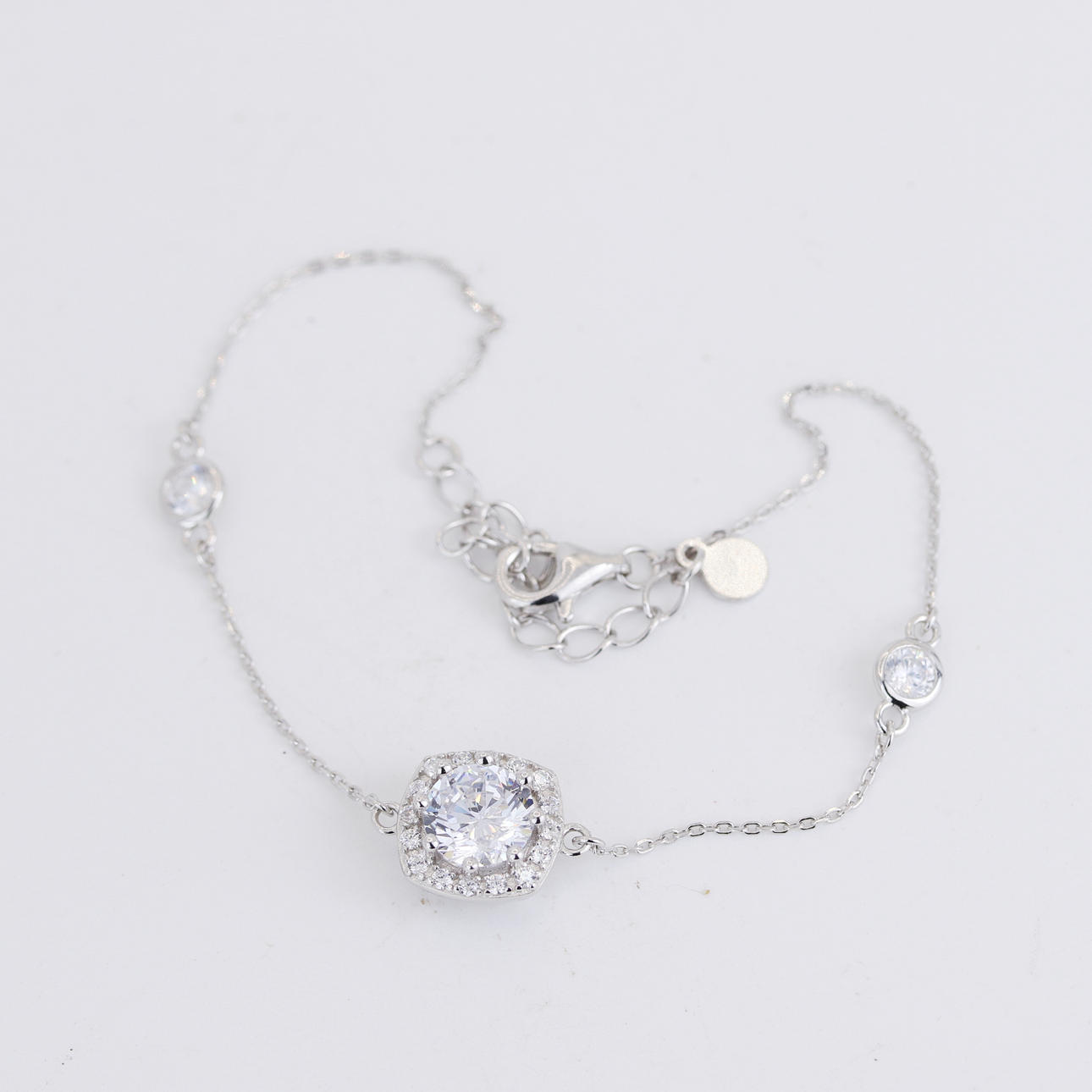 SILVER STONE SET BRACELET.