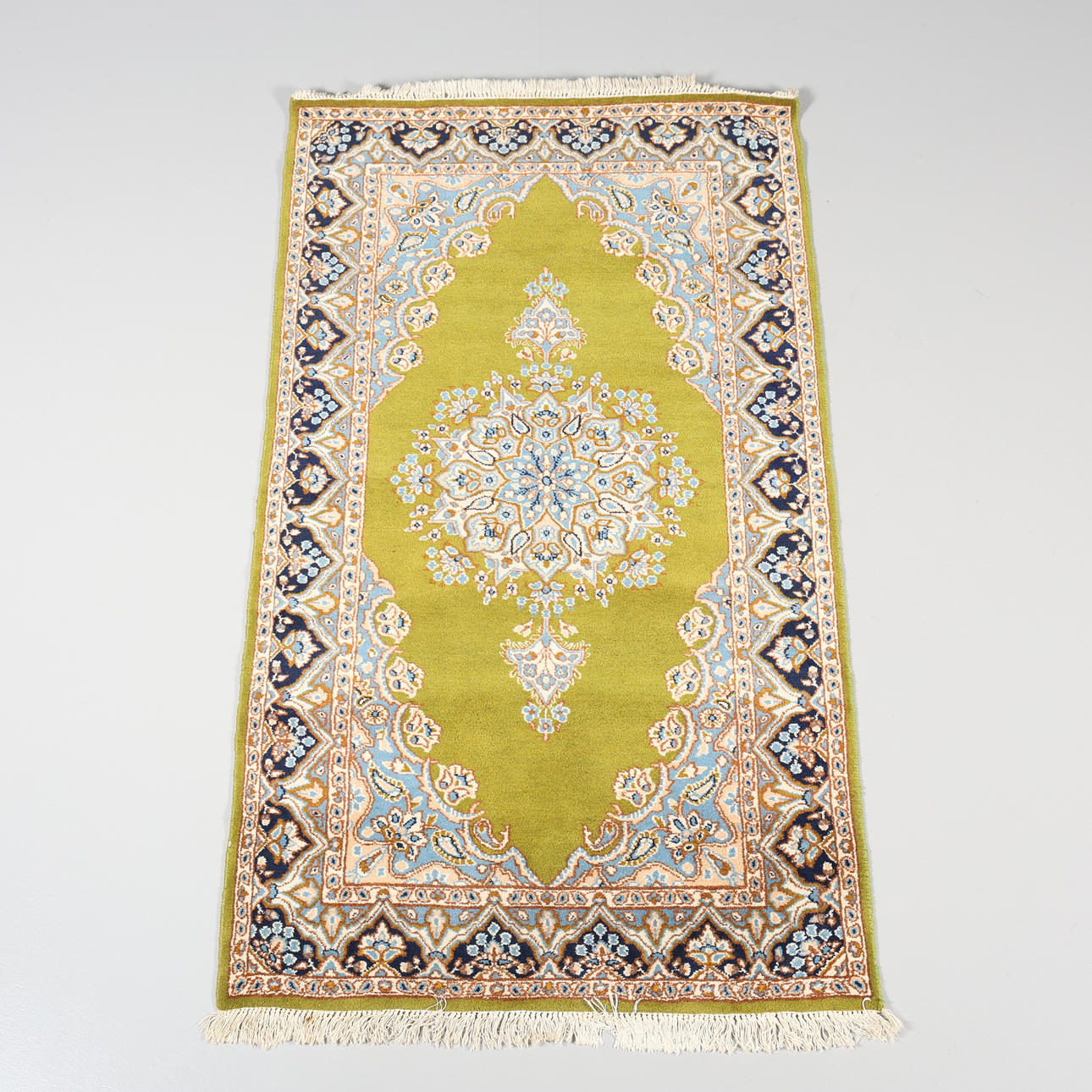 CARPET, oriental, hand-knotted, 210x121 cm.